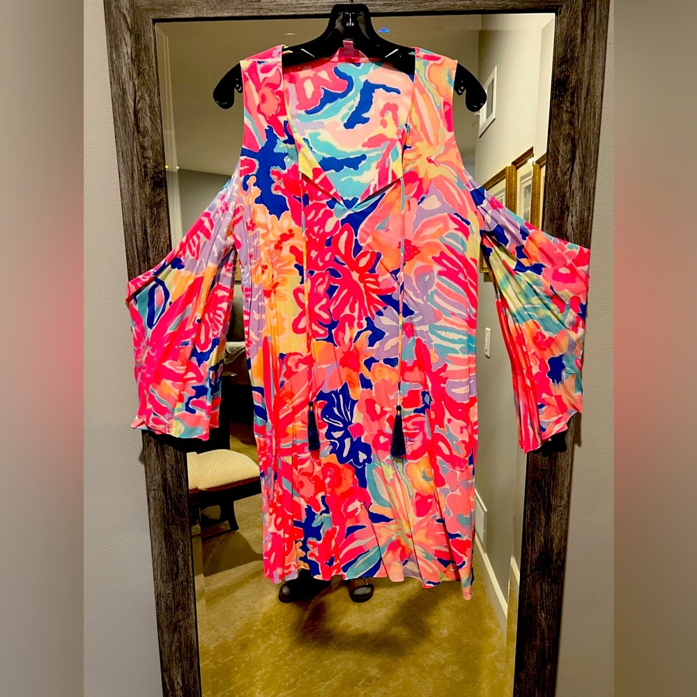 Lilly Pulitzer multicolored flutter sleeved mini dress. Size S.